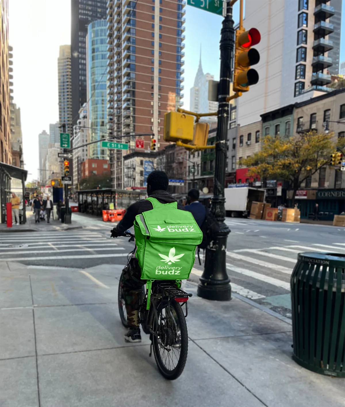Deliververy driver with Budz